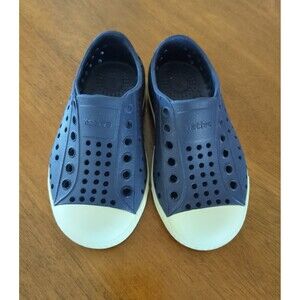 Native kids Jefferson water Shoes Navy Blue and White size 7C Like New